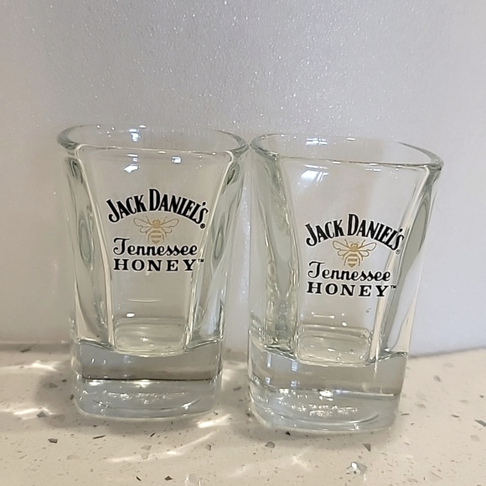 🍃 2 Jack Daniel's Tennessee Honey shot glasses